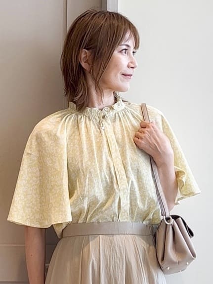 yamakoさんの「grove｜透け感がムードある 大人のタックギャザースカート」を使ったコーディネート