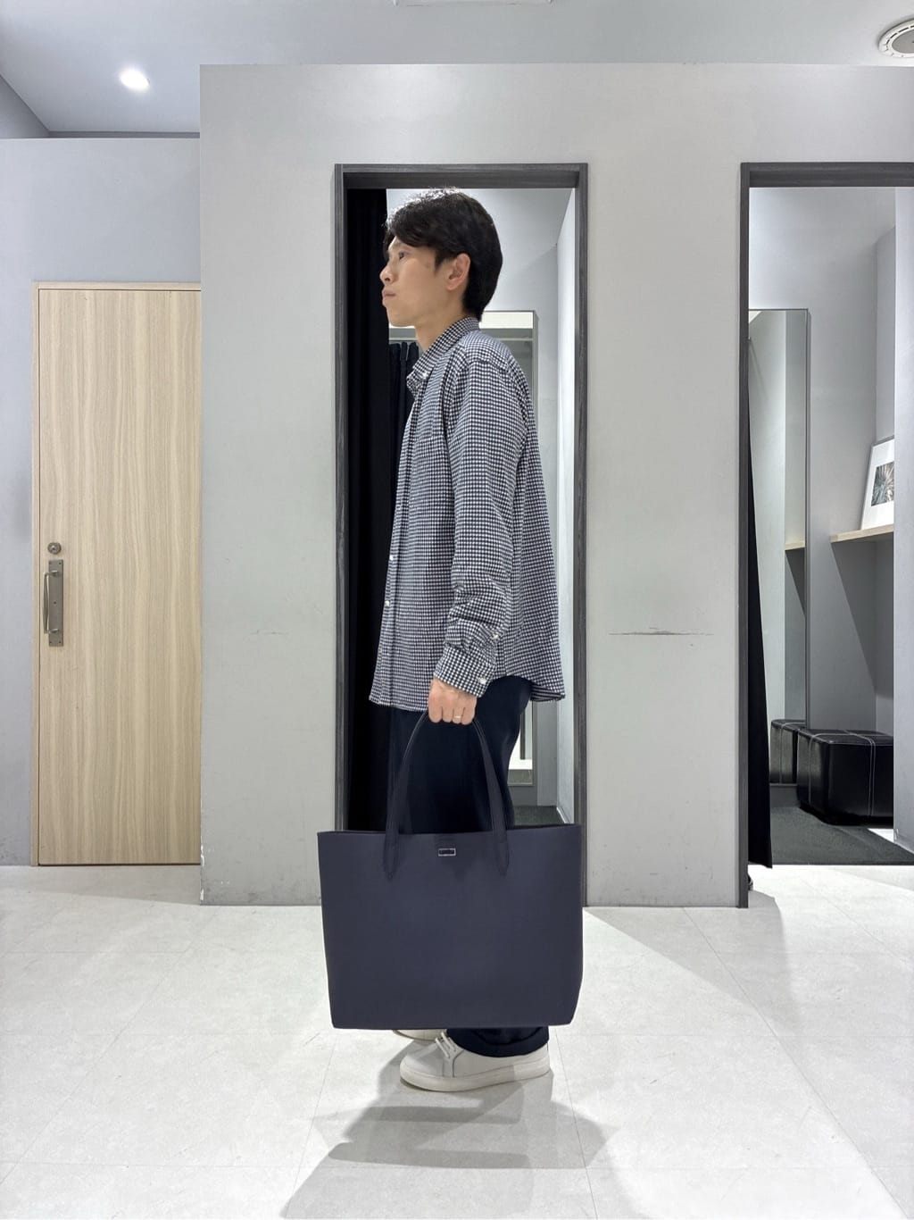 わいずみさんの「TAKEO KIKUCHI｜【抗菌防臭/シーズンレス】シアサッカーギンガムチェック ストレッチシャツ」を使ったコーディネート