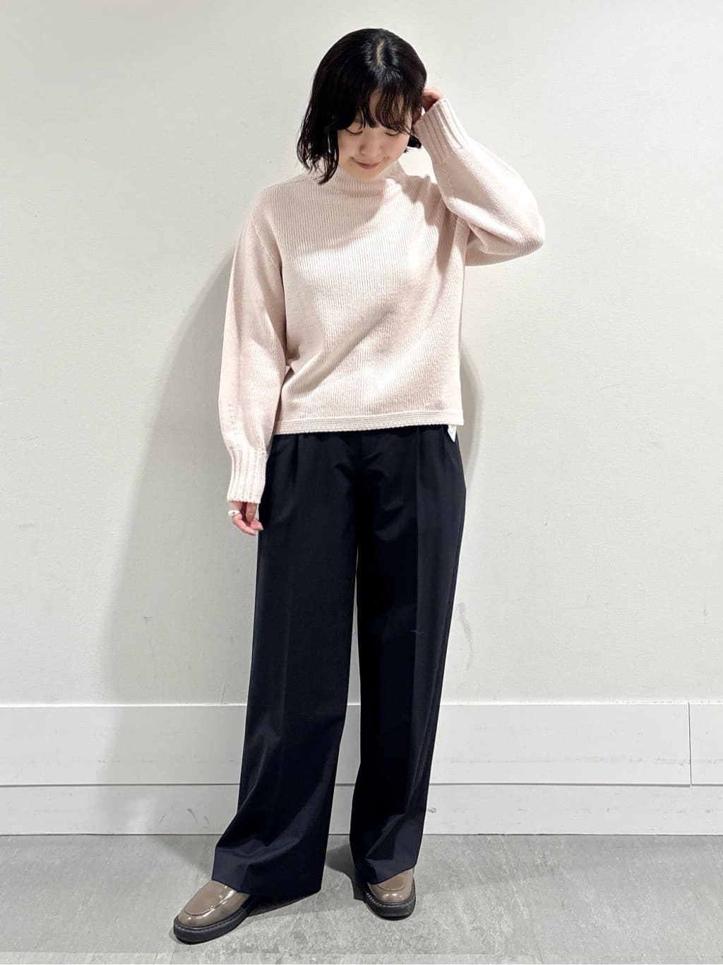 モエカさんの「UNTITLED｜【洗える】スポンディッシュ ボトルネックニット」を使ったコーディネート