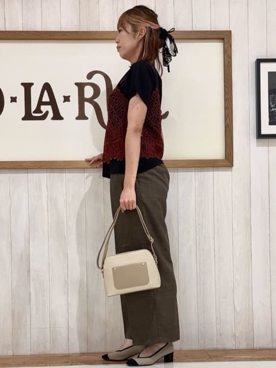 みきぽんさんの「SHOO･LA･RUE｜【S-LL/洗濯後しわになりにくい】ゴールドパーツできれい見え 麻調タックワイドパンツ」を使ったコーディネート