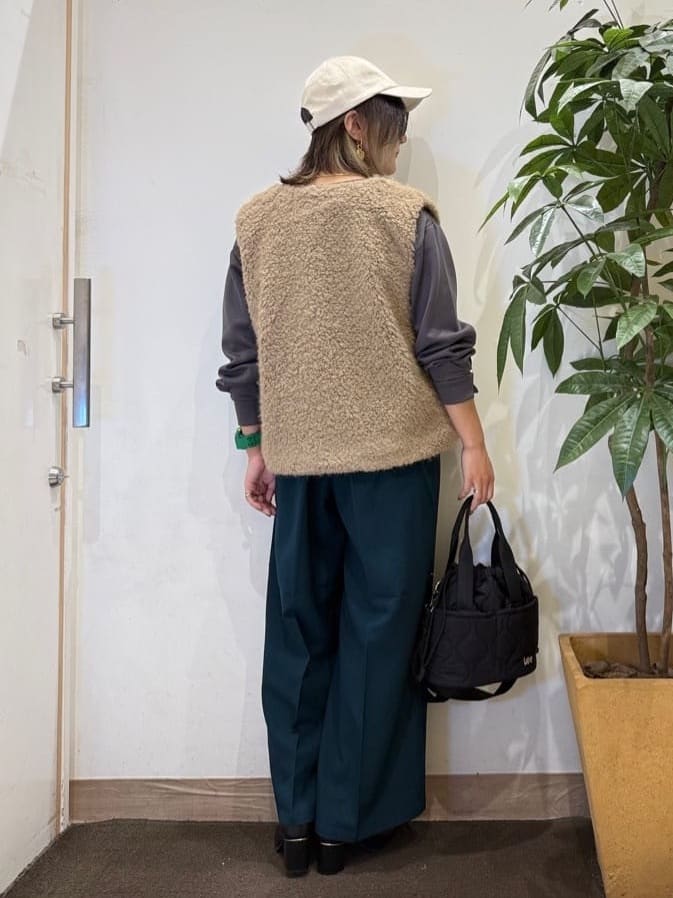 misakiさんの「SHOO･LA･RUE｜【S-LL】大人のデイリースタイルに お袖タック フェイクパール付きトップス」を使ったコーディネート