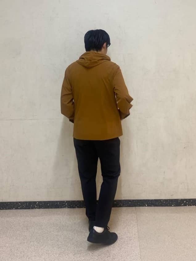 石井友也さんの「TAKEO KIKUCHI｜【COOL CITY WEAR】インドライ天竺モックネック プルオーバー /吸汗速乾」を使ったコーディネート
