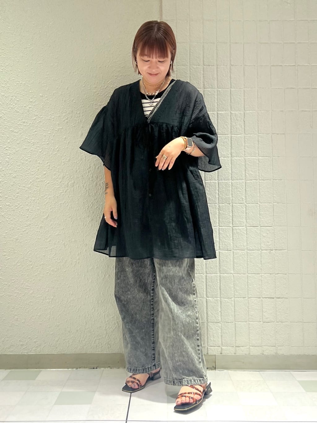 TAKAさんの「ESPERANZA｜スクエアトゥクリアフラットヒールミュール」を使ったコーディネート