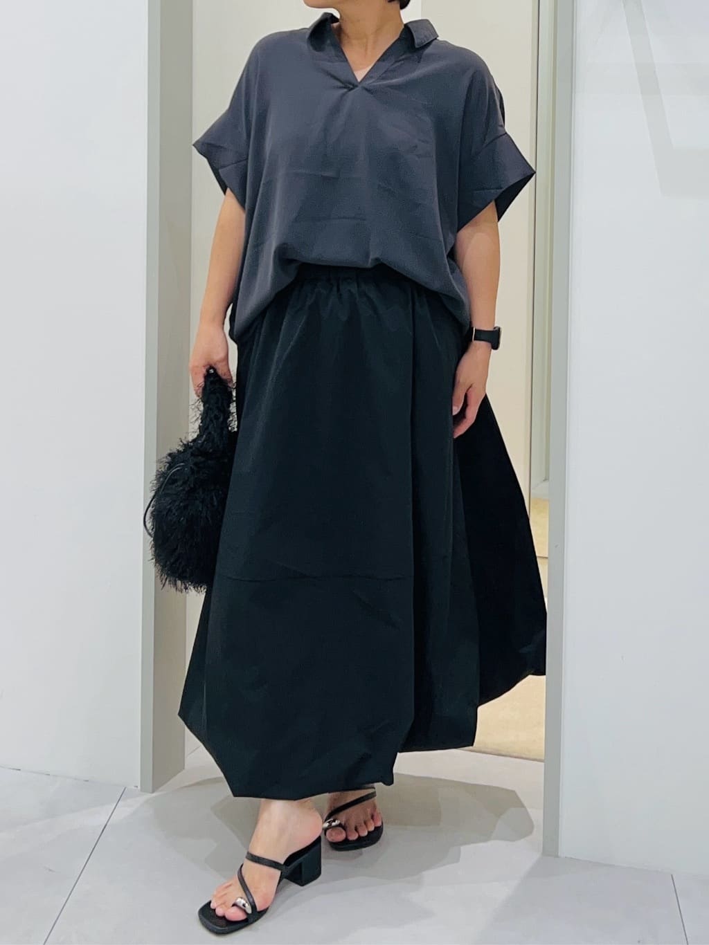 タナさんの「THE SHOP TK｜【インしなくても決まる】スキッパーシャツ/接触冷感/防シワ/速乾」を使ったコーディネート