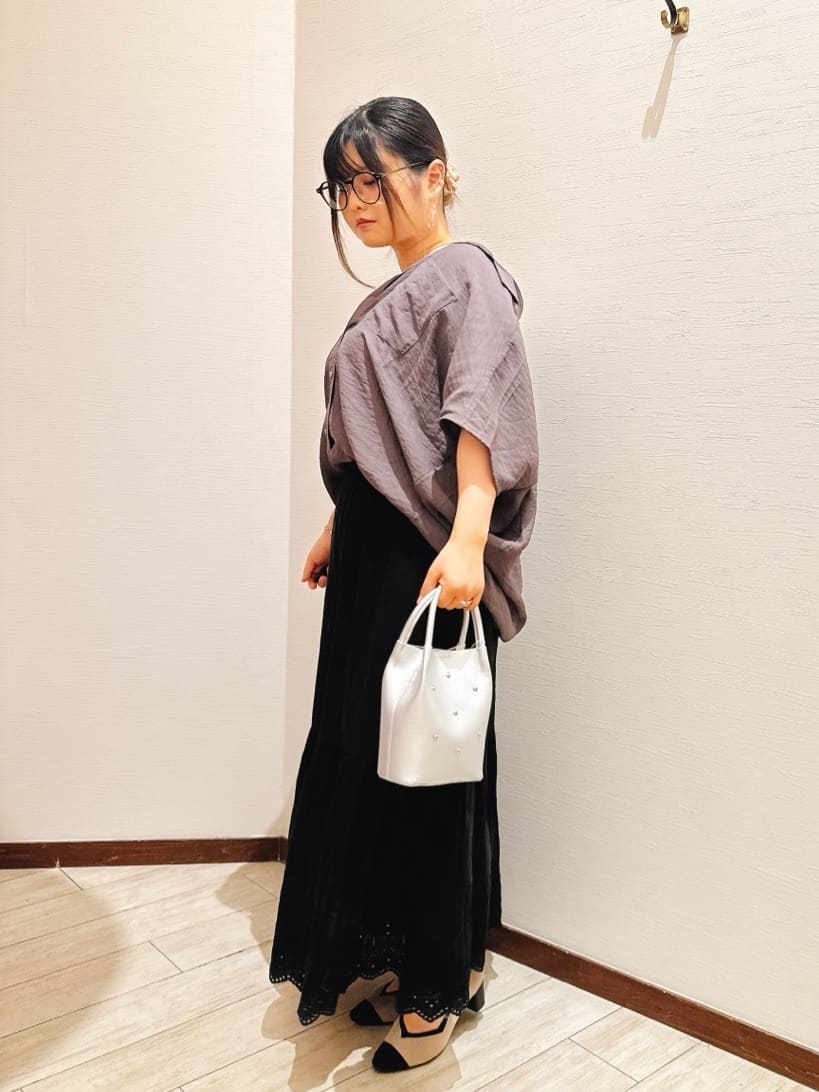 あにぃさんの「SHOO･LA･RUE｜【洗える/S-LL/5分袖】1枚でも羽織としても。さらさらドレープシャツ」を使ったコーディネート