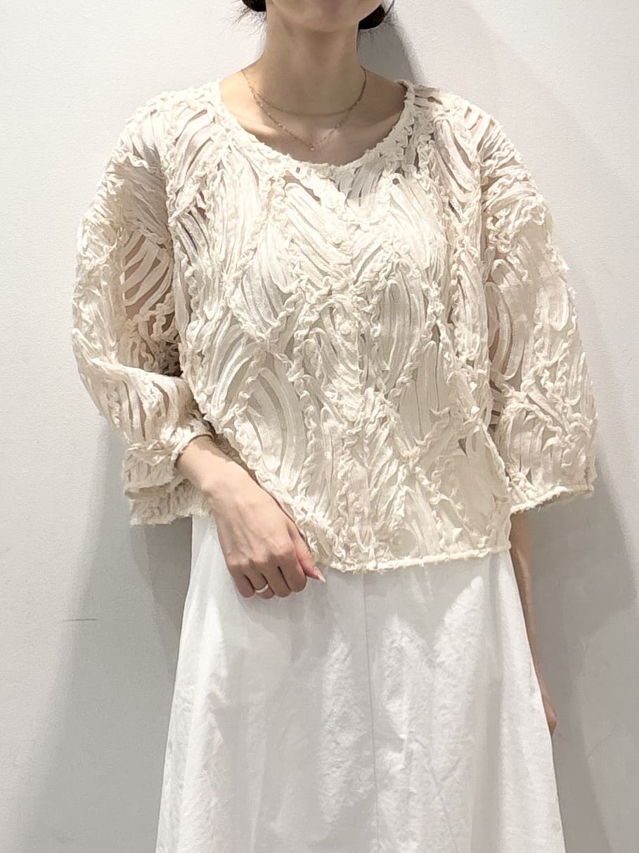 ぶまりんさんの「OPAQUE.CLIP｜シアー刺繍レース前開きブラウス【洗濯機洗い可】」を使ったコーディネート