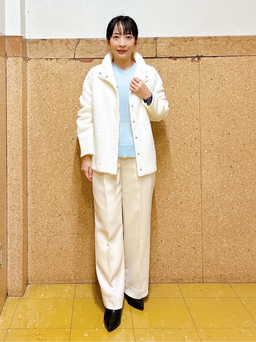 hattoriさんの「INDIVI｜【洗える／毛玉になりにくい】エクストラファインウール Vネックニット」を使ったコーディネート