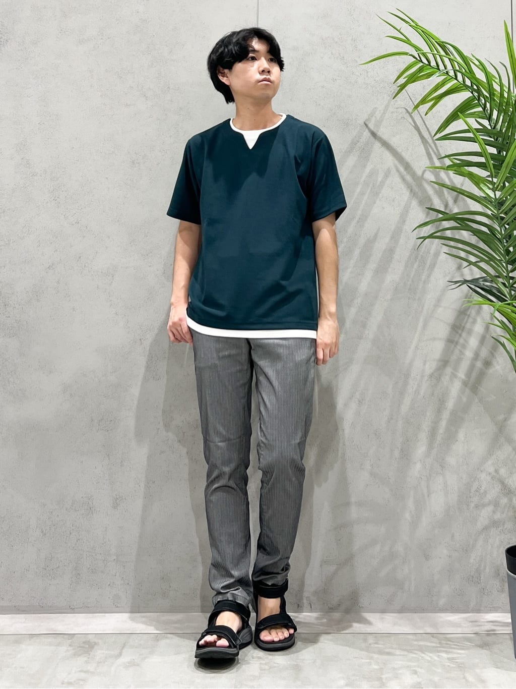 SHI-MAさんの「THE SHOP TK｜ツイルキーネック 半袖Tシャツ 接触冷感/洗濯機OK」を使ったコーディネート