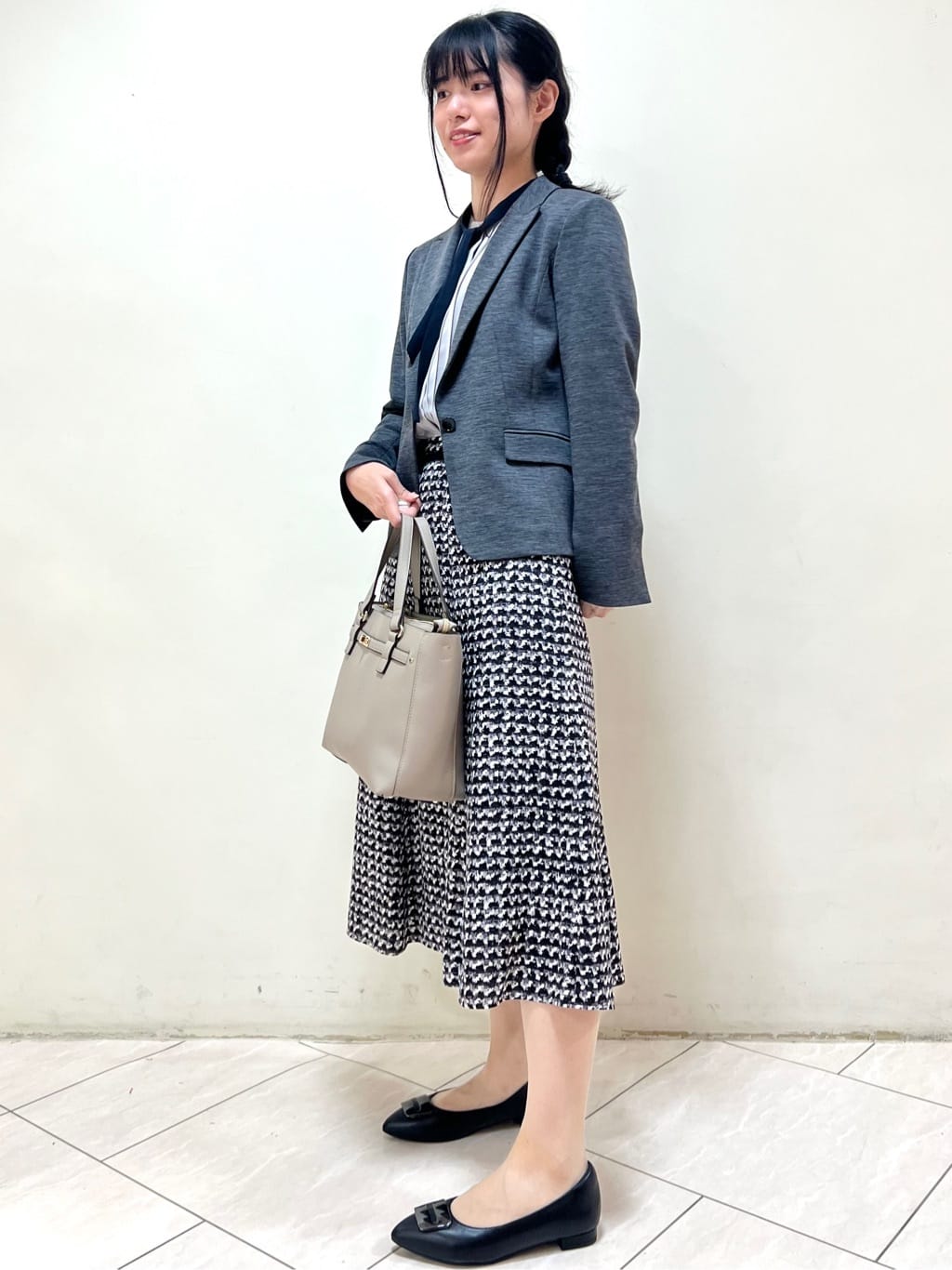 yanaさんの「Reflect｜【配色ボウタイ付き】八分袖ジョーゼットブラウス」を使ったコーディネート