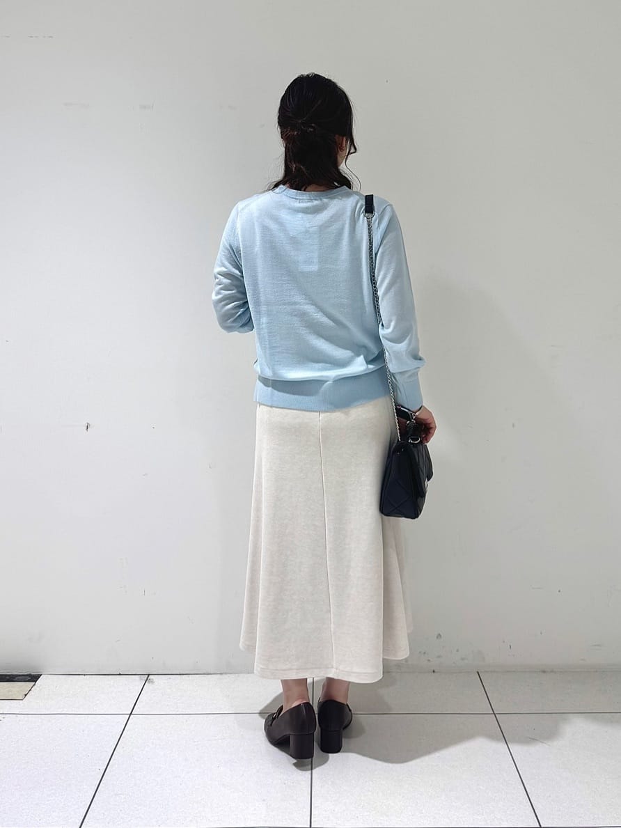 そんさんの「INDIVI｜【洗える／毛玉になりにくい】エクストラファインウール Vネックニット」を使ったコーディネート