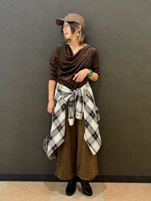 misakiさんの「SHOO･LA･RUE｜【S-LL】ベロア調ドレープデザインカットソー」を使ったコーディネート
