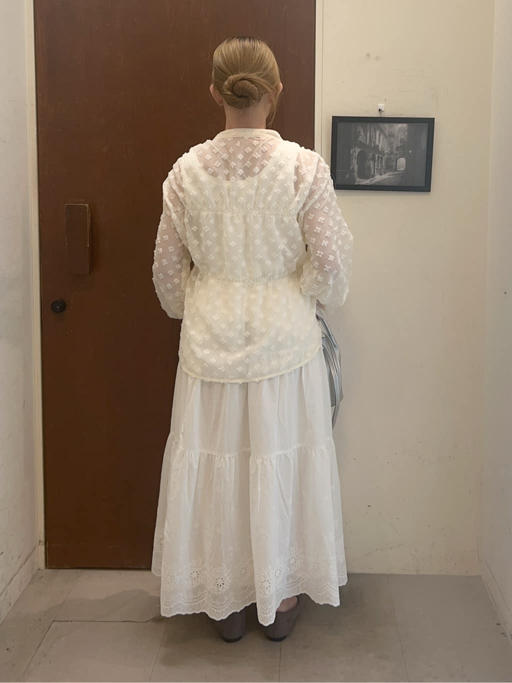 reonさんの「SHOO･LA･RUE｜華やかにさをプラスする シアードビー シャーリングブラウス」を使ったコーディネート