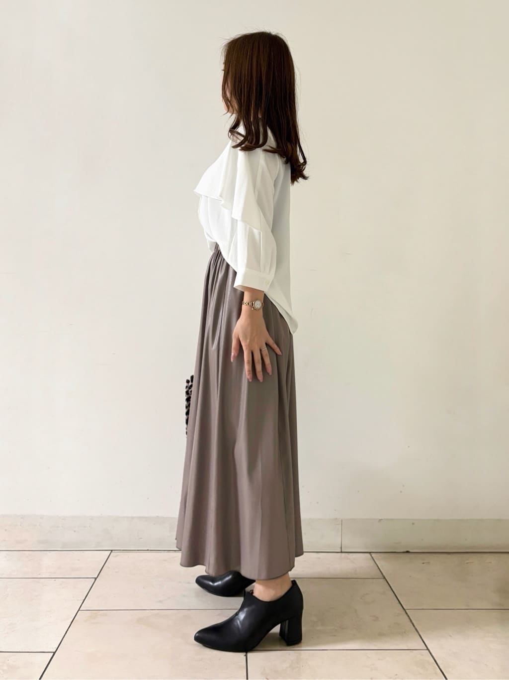 kahoさんの「INDIVI｜レザー調ギャザースカート」を使ったコーディネート