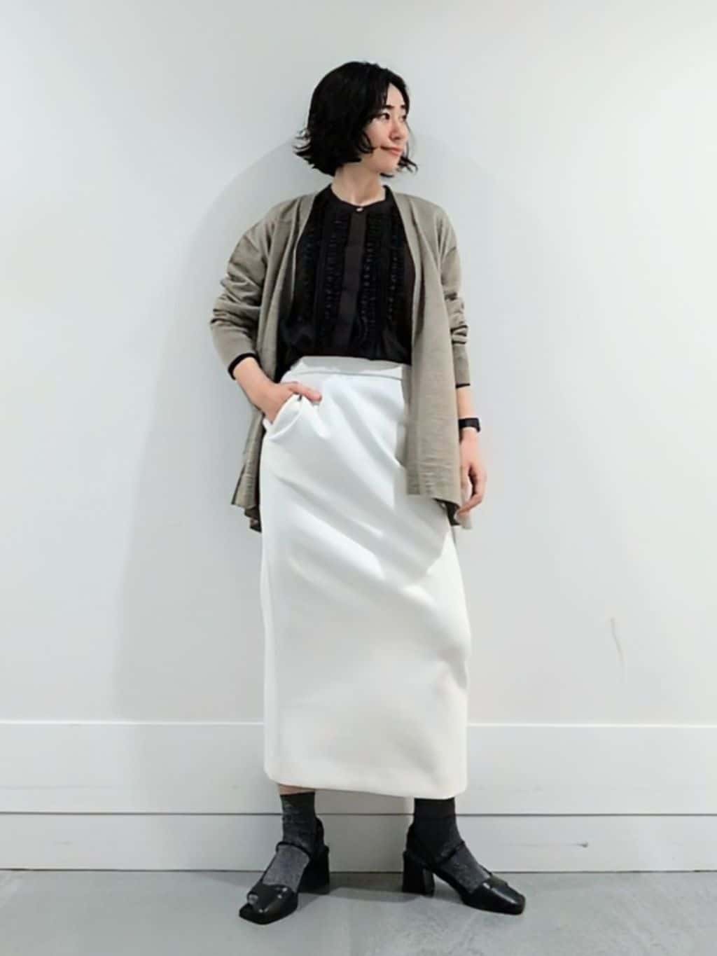 ミズタさんの「UNTITLED｜【アンサンブル可/洗える/ボタンなし】シルクウールカシミヤ 着流しカーディガン」を使ったコーディネート
