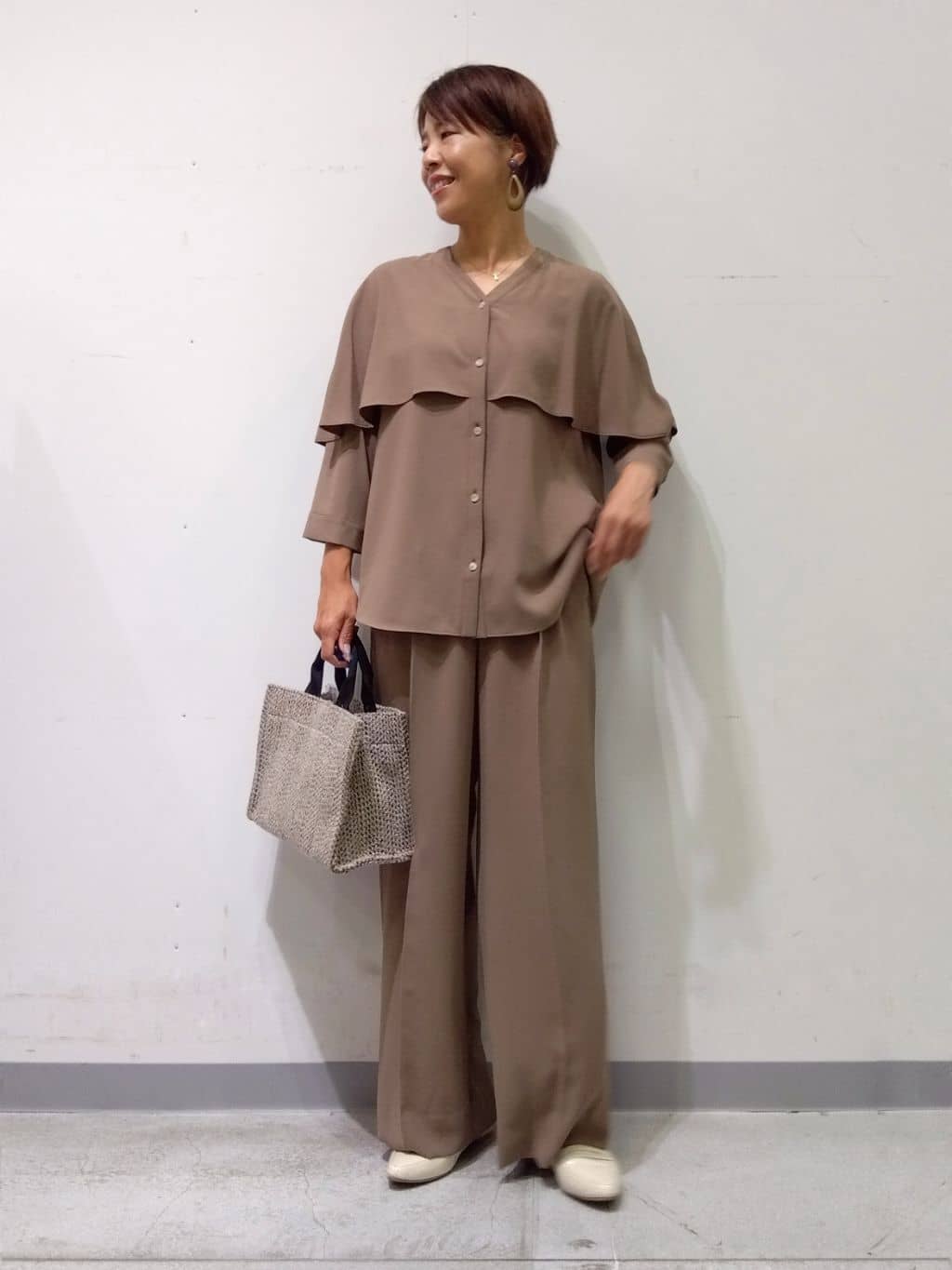 Kさんの「INDIVI｜【羽織りとしても活躍！】ケープカラーブラウス」を使ったコーディネート