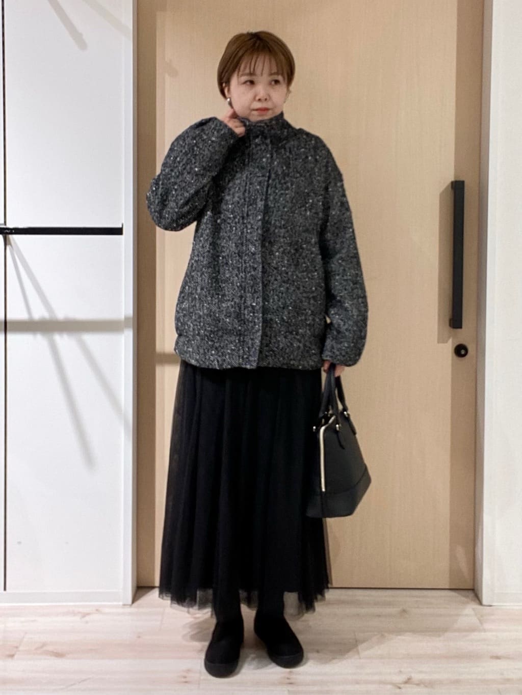 ひらしーさんの「SHOO･LA･RUE｜【S-LL/洗濯機可】ふわふわがやみつきになる柔らかさ スウェットライクロゴニット」を使ったコーディネート