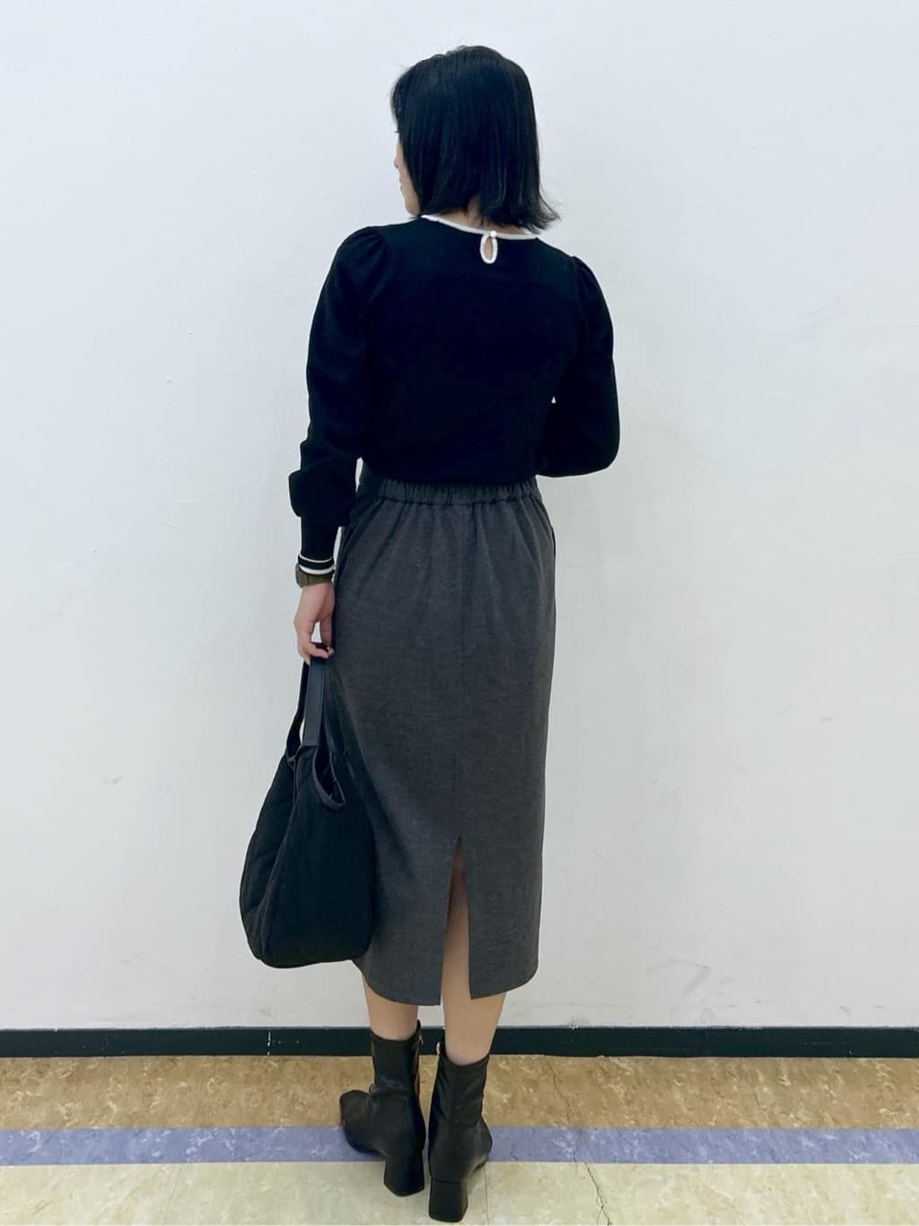 su.さんの「index｜バイカラーパフスリーブニット【洗濯機OK】」を使ったコーディネート