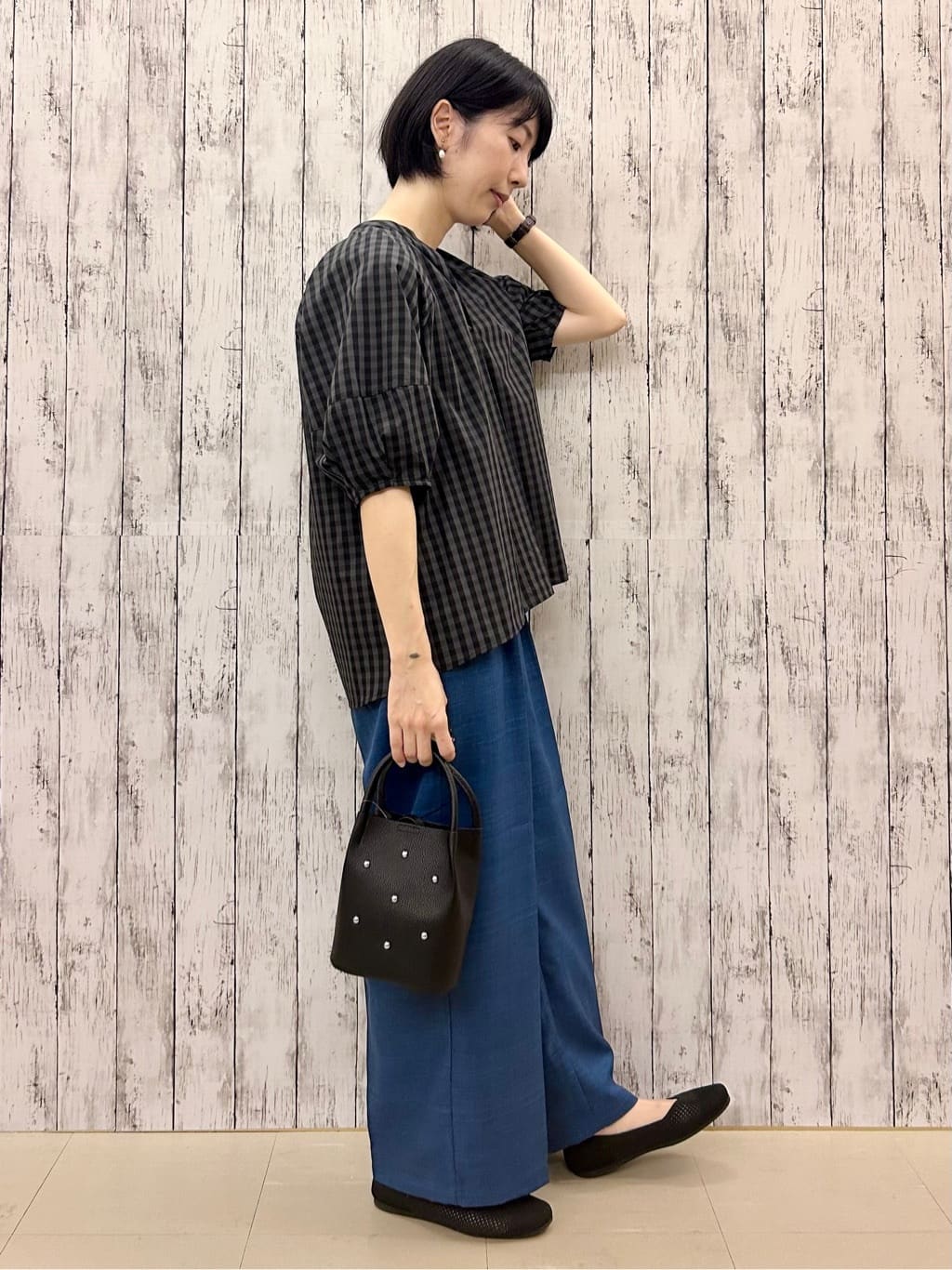 ちぐささんの「SHOO･LA･RUE｜【S-LL/洗濯後しわになりにくい】ゴールドパーツできれい見え 麻調タックワイドパンツ」を使ったコーディネート
