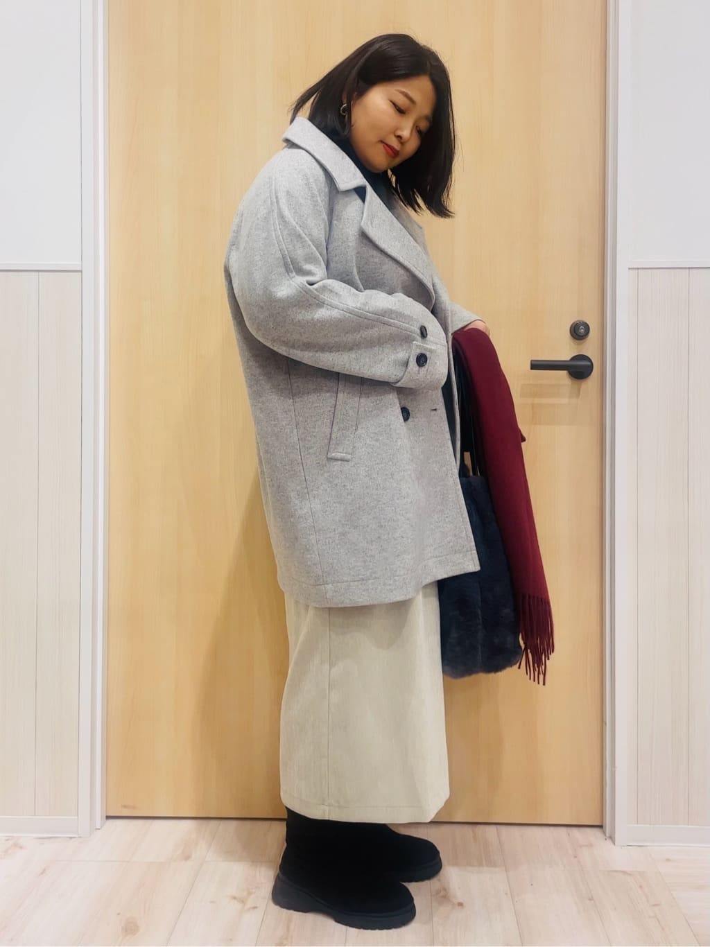 すーさんの「SHOO･LA･RUE｜【S-LL】大人も着やすいシックなカラー 主役級フリンジニット」を使ったコーディネート
