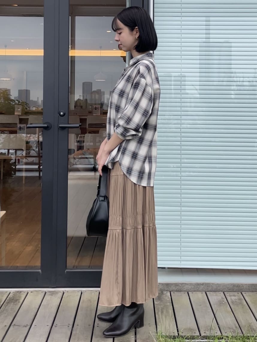 NATSUMIさんの「grove｜今の季節にちょうどいい　オンブレーチェックシャツ」を使ったコーディネート