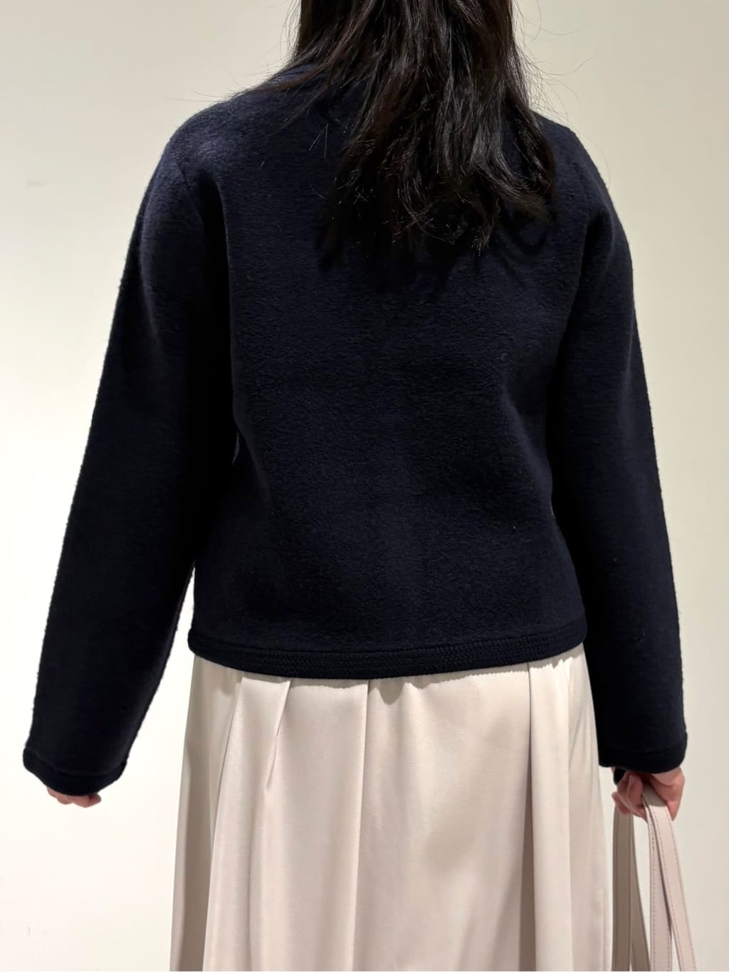 momokoさんの「INDIVI｜【ミニブークレ素材】ジャケットライクカーディガン」を使ったコーディネート