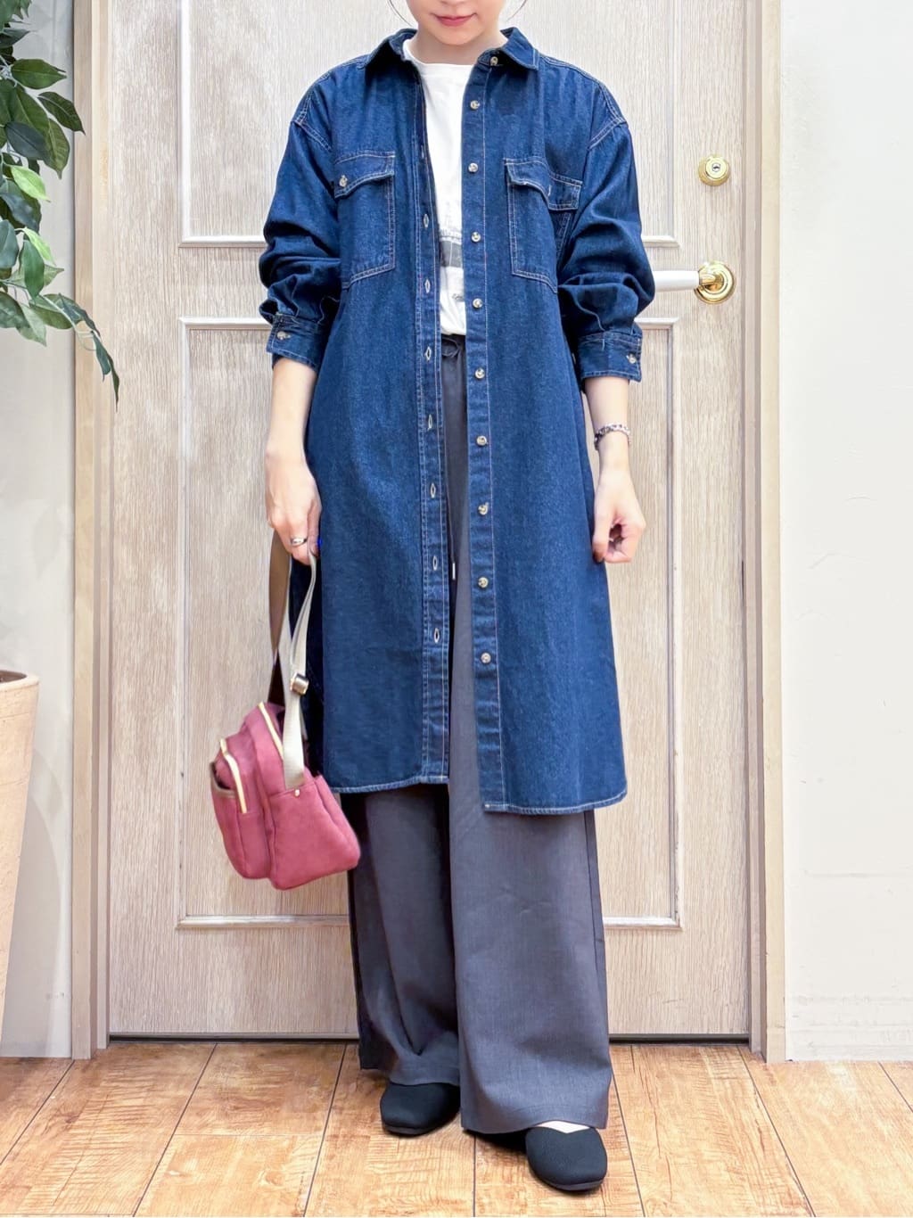 なみさんの「SHOO･LA･RUE｜【S-LL】ロングシーズン活躍 デニムシャツワンピース」を使ったコーディネート