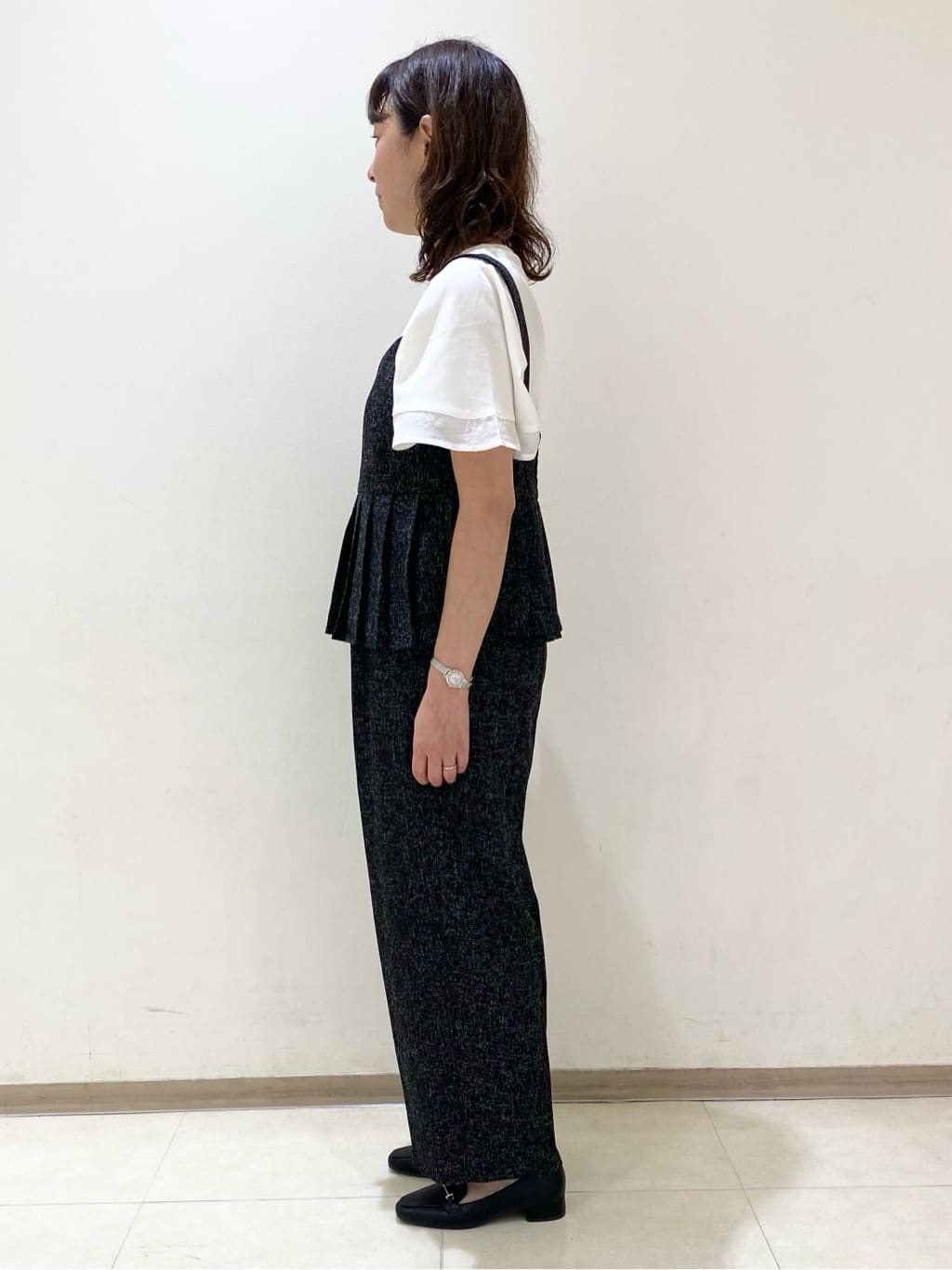 COCOさんの「grove｜【2点SET/体型カバー】夏から秋まで着まわせる！プリーツビスチェセットアップ」を使ったコーディネート