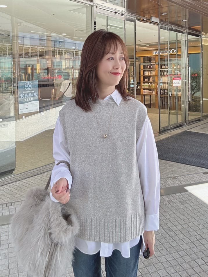 makiさんの「UNTITLED｜【重ね着レイヤードに】杢調ニットベスト」を使ったコーディネート