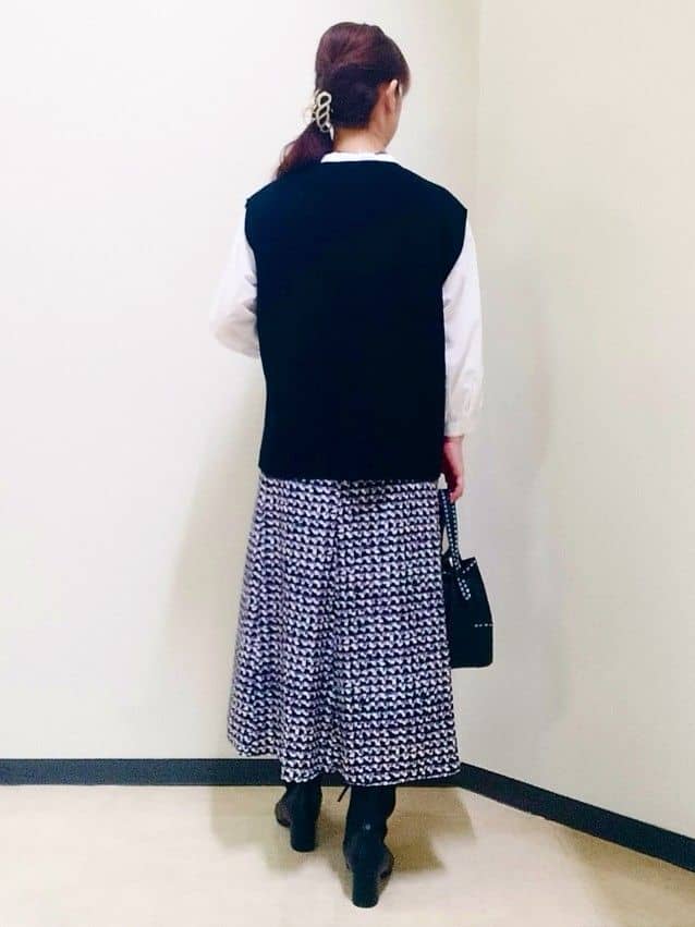花さんの「Reflect｜【ニットスタイルが華やかに◎】チドリ風プリントフレアスカート」を使ったコーディネート