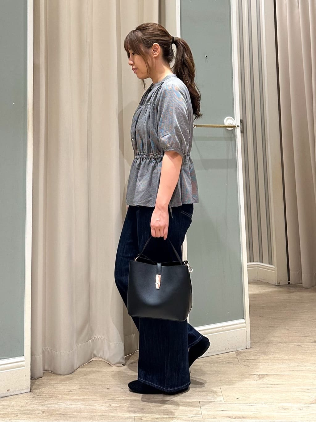 Ririさんの「grove｜【二の腕/体型カバー】メリハリシルエットが叶うシャーリングブラウス」を使ったコーディネート