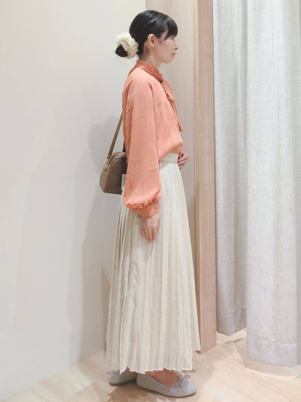 Yuiさんの「grove｜シアーストライプボウタイブラウス」を使ったコーディネート