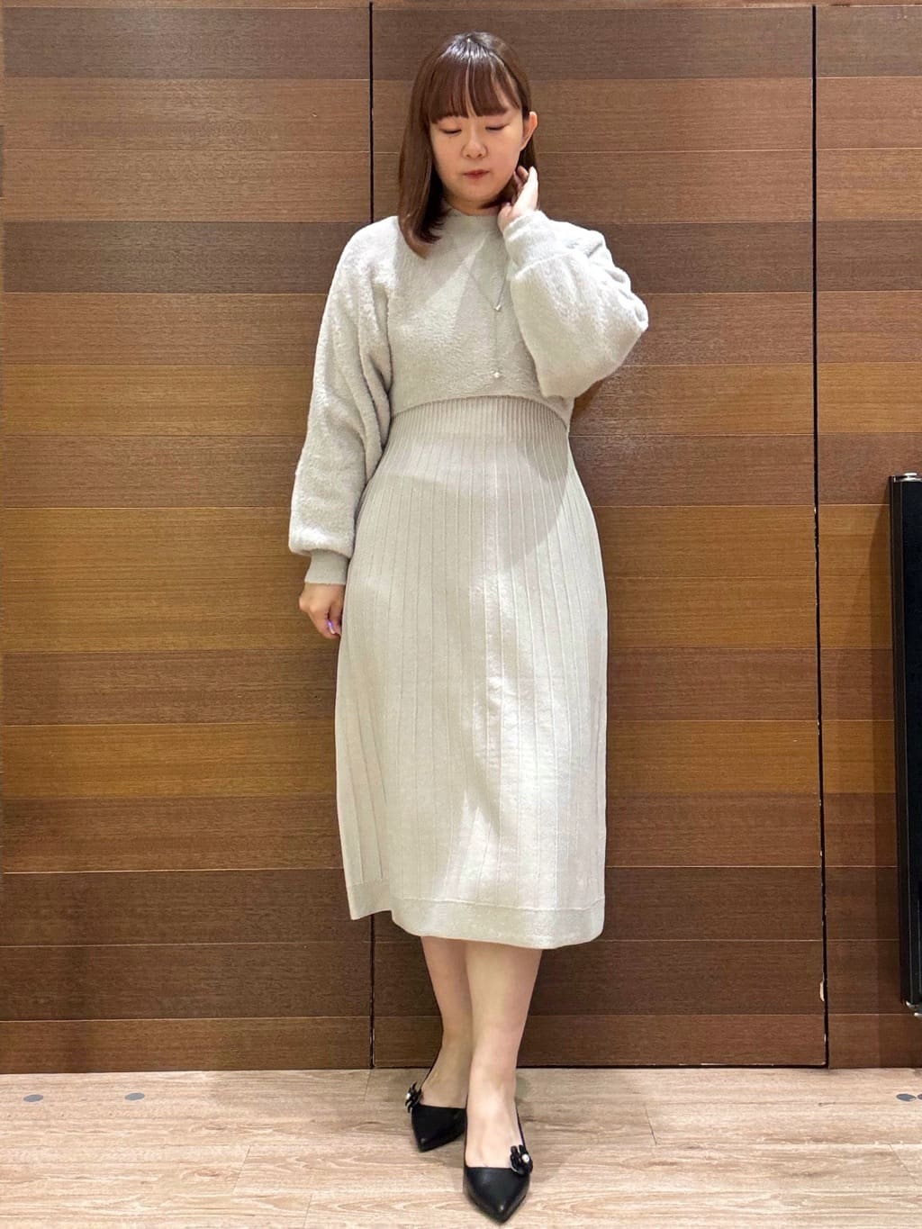 yumeさんの「OPAQUE.CLIP｜ラメフェザープルオーバーセット ニットワンピース【洗濯機OK】《XS～LL》」を使ったコーディネート