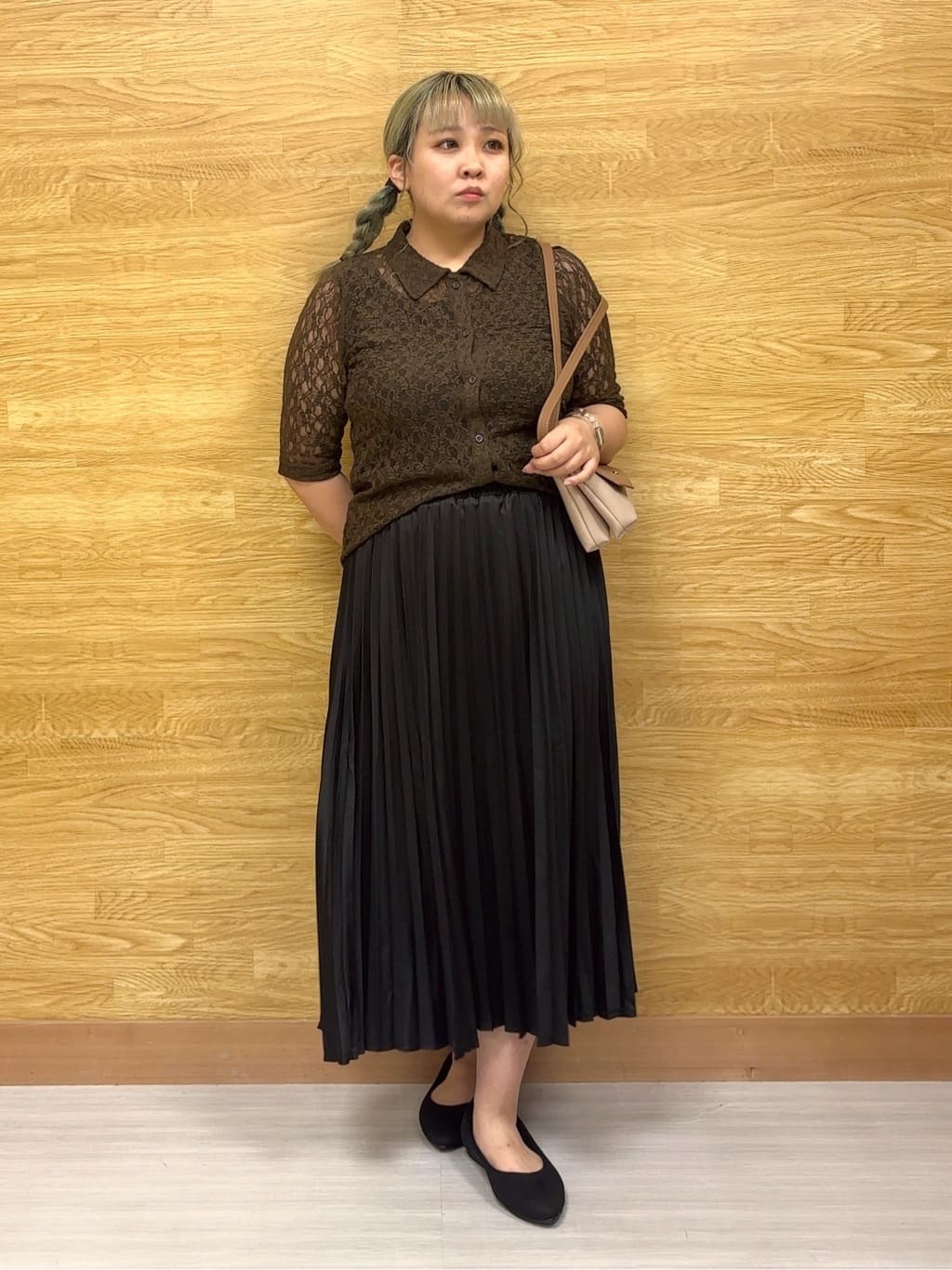 ぁむさんの「SHOO･LA･RUE｜【S-LL/5分袖】大人の抜け感 襟付きレーストップス」を使ったコーディネート