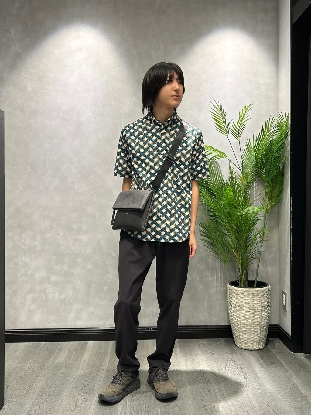 ruiさんの「TAKEO KIKUCHI｜【3D ナイロン ストレッチ】スタンドカラー シャツブルゾン」を使ったコーディネート