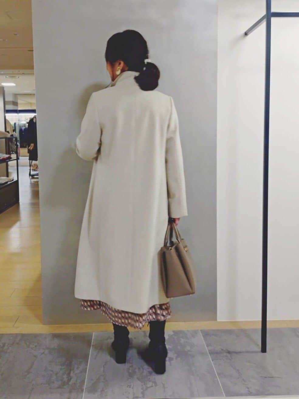 TOMOMIさんの「INDIVI｜スクエアトップロングネックレス」を使ったコーディネート