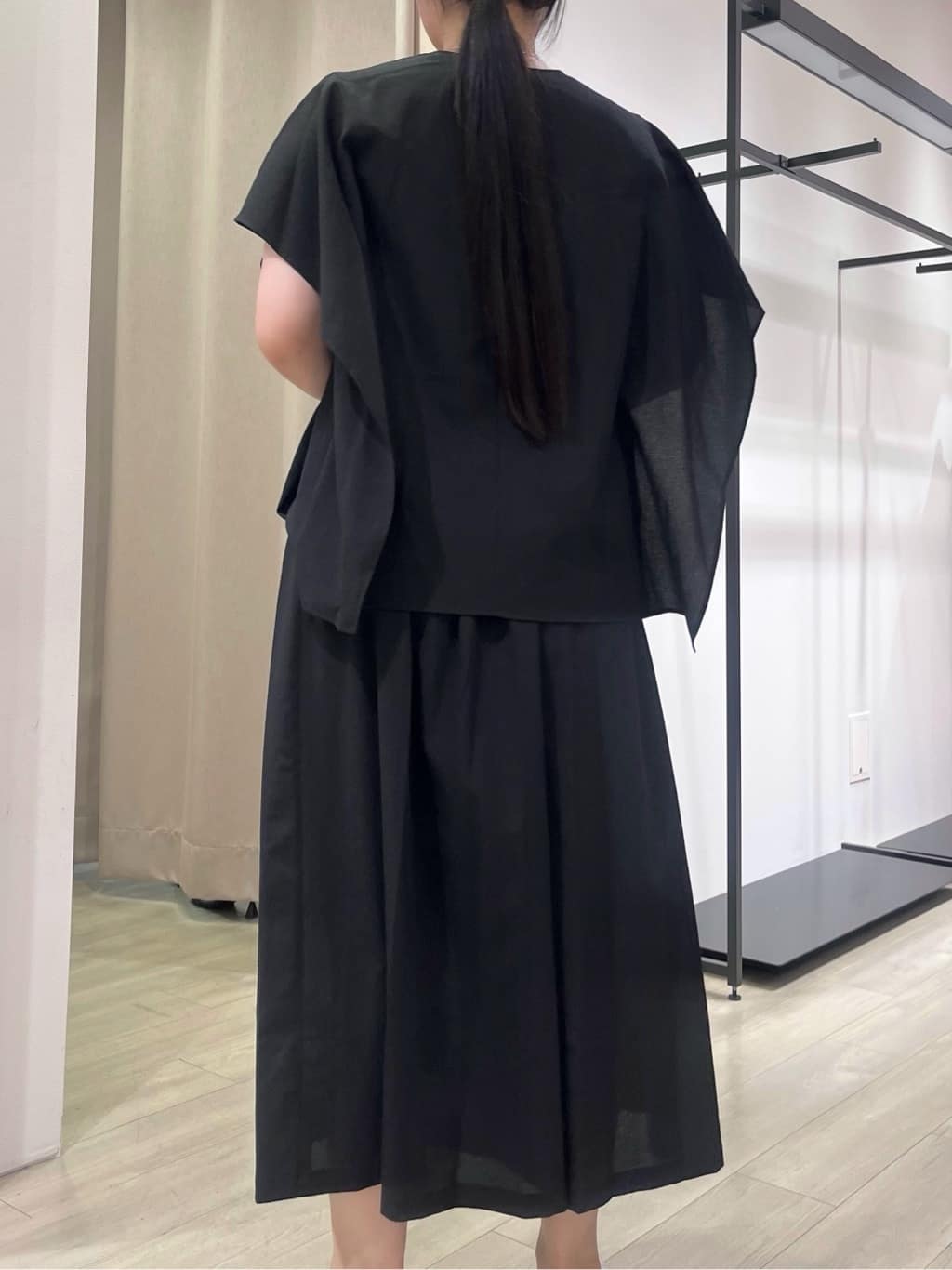 hasuさんの「INDIVI｜【体型カバー】スクエアブラウス」を使ったコーディネート