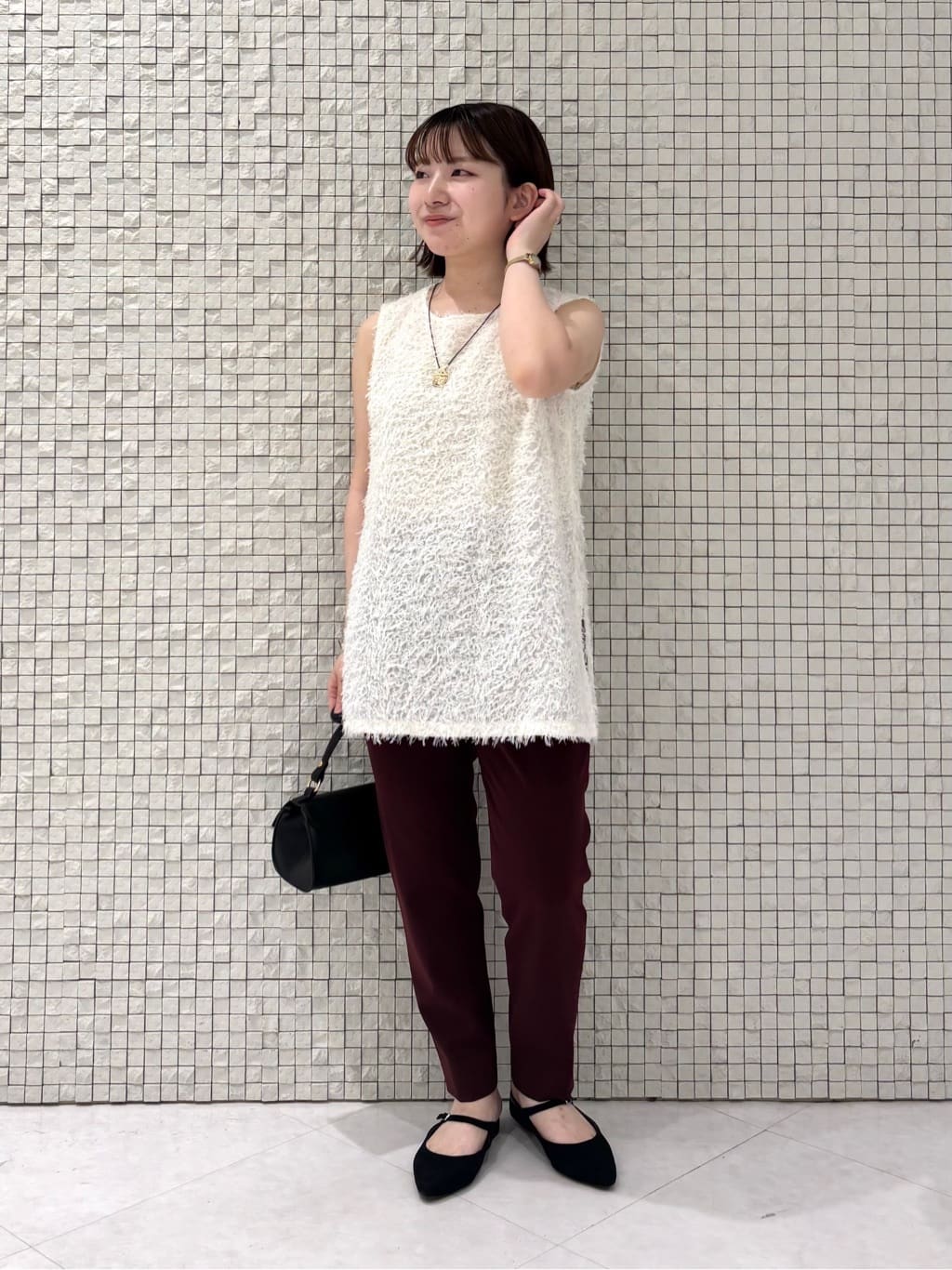sakuさんの「INDIVI｜人気NO.1【褒められパンツ／高ストレッチ／ウエストゴム】タックテーパードパンツ」を使ったコーディネート