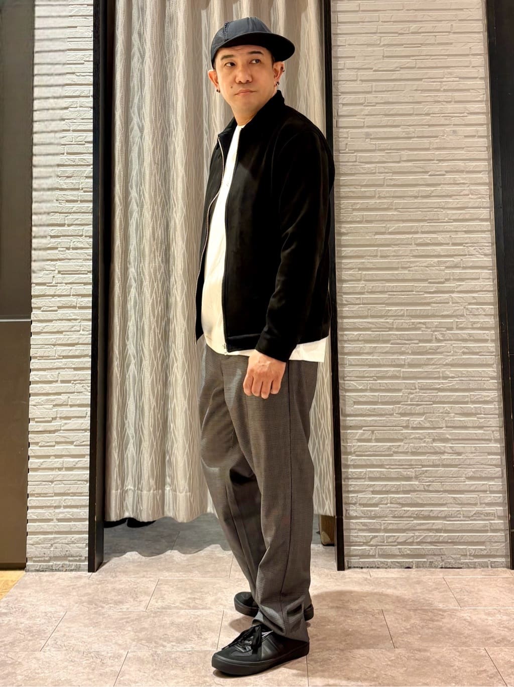 Pーyamaさんの「THE SHOP TK｜リンクスジオメトリック長袖Tシャツ【サスティナブル素材使用/洗濯機OK】」を使ったコーディネート