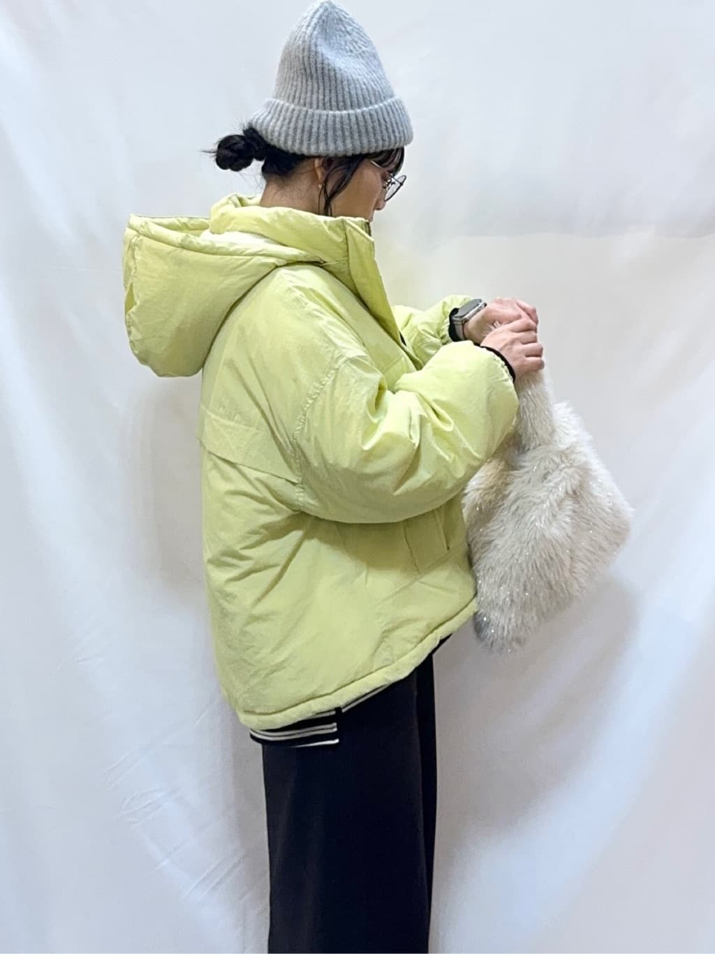 𝐇𝐢𝐫𝐨𝐦𝐢さんの「SHOO･LA･RUE｜【撥水/あったか】たっぷり着られる 中綿モンスターショートコート」を使ったコーディネート