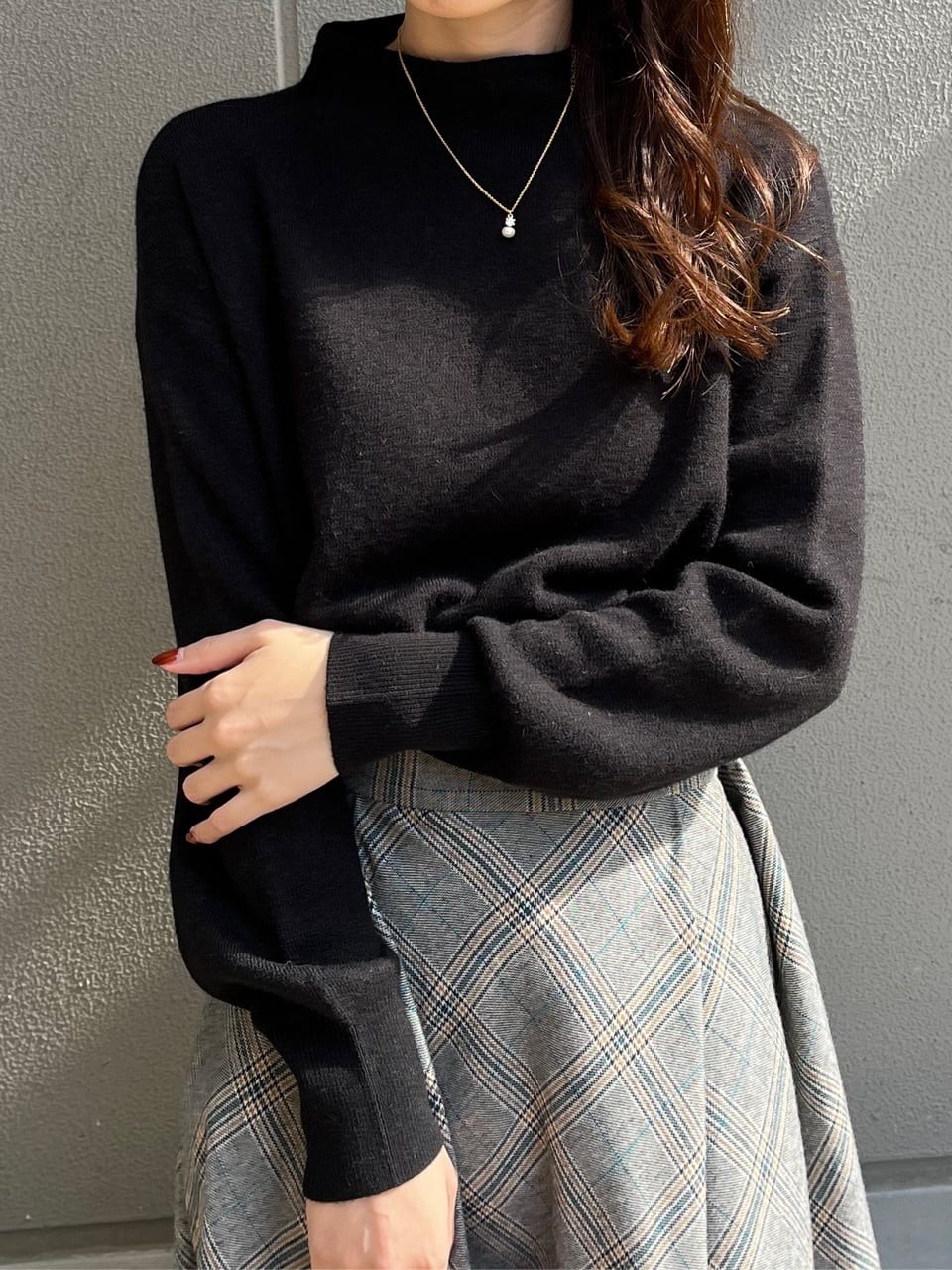 はばさんの「Couture brooch｜【ゆるふわ・通勤】リッシュアンゴラ バックパール調ニット」を使ったコーディネート