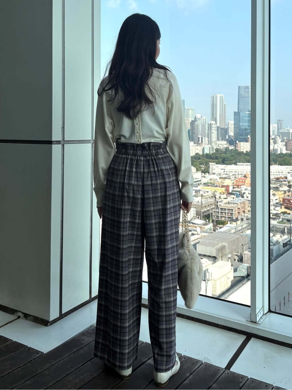 AOIさんの「Couture brooch｜フェイクファーチェーンバッグ」を使ったコーディネート
