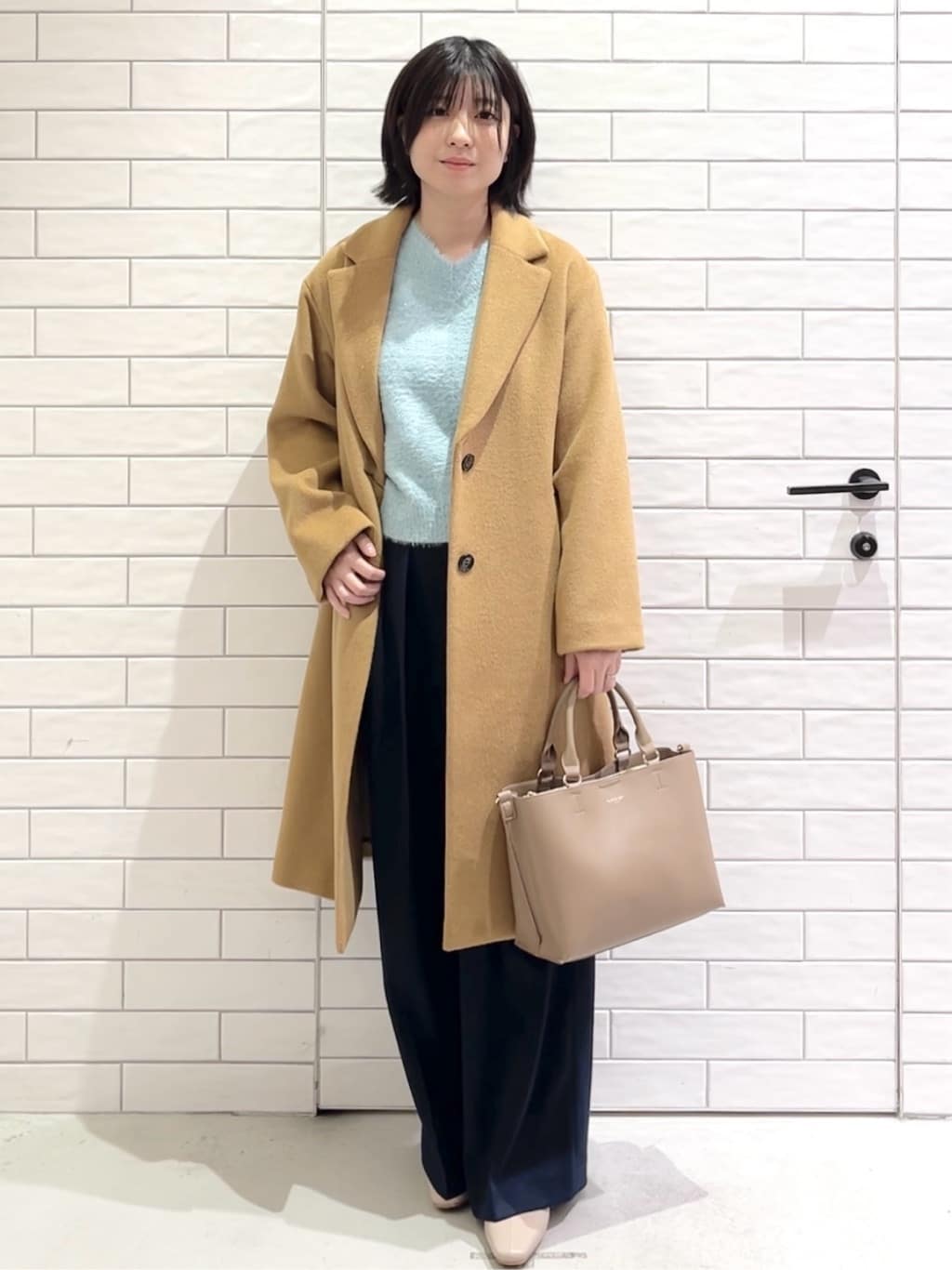 しおりさんの「OPAQUE.CLIP｜カシミヤブレンドウールチェスターコート」を使ったコーディネート