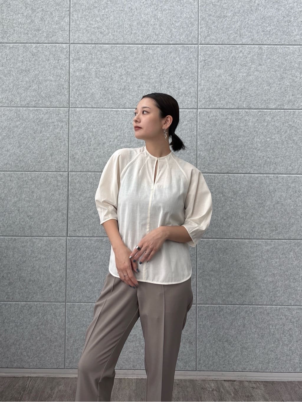 ayanoさんの「INDIVI｜ボトルネックブラウス」を使ったコーディネート