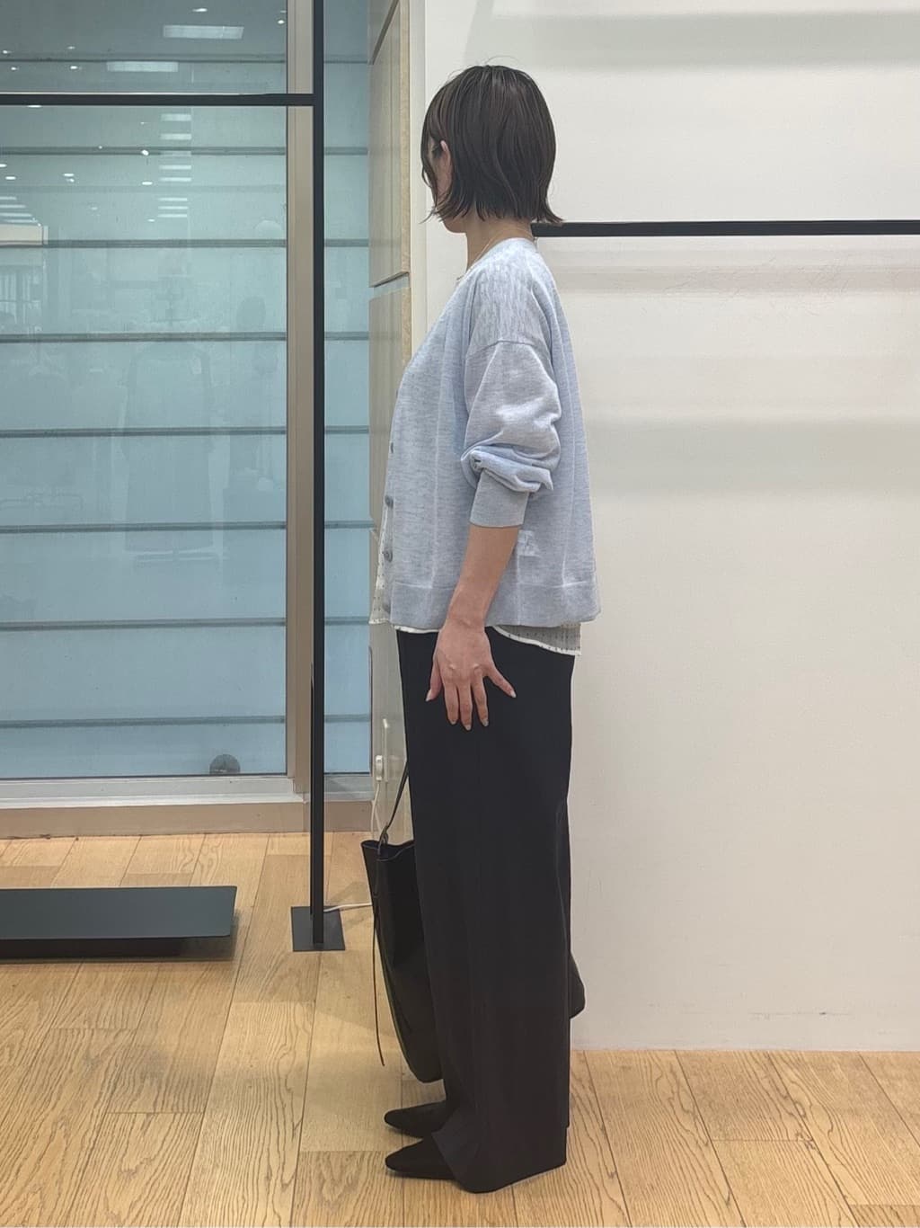 asamiさんの「INDIVI｜【褒められパンツ／洗える／ウエストゴム】ワイドタックパンツ」を使ったコーディネート
