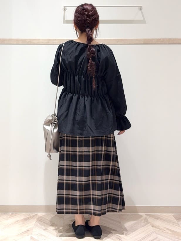 nanaさんの「SHOO･LA･RUE｜シャーリングデザインブラウス」を使ったコーディネート