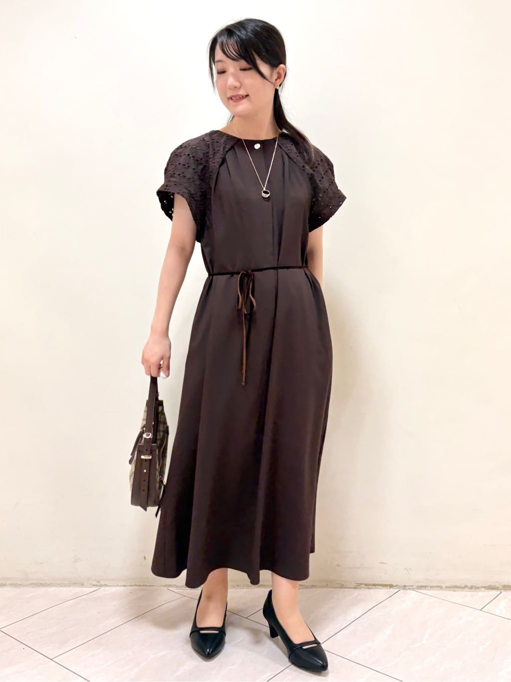 mikiさんの「Reflect｜カットワークレーススリーブワンピース」を使ったコーディネート