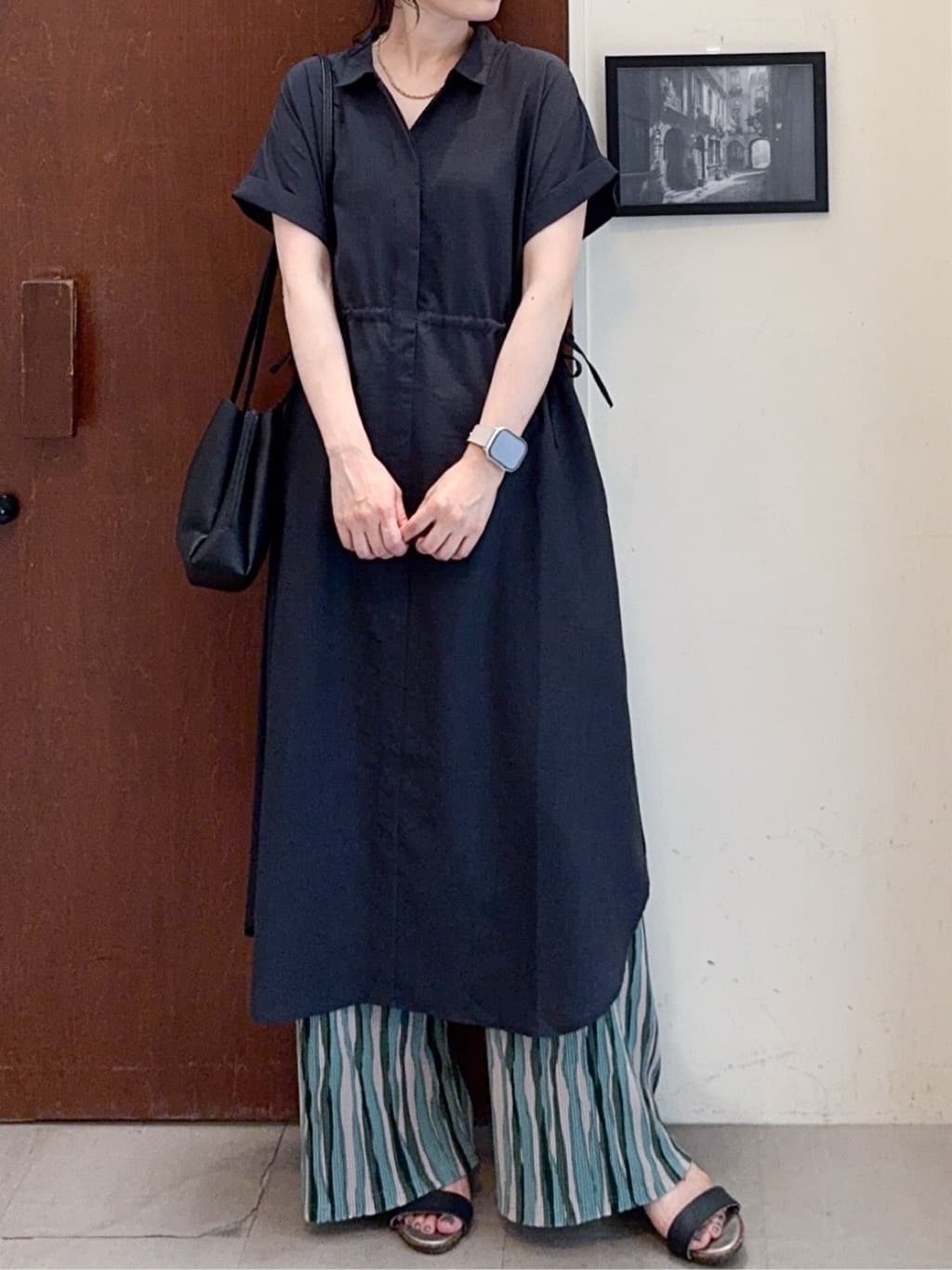 𝐇𝐢𝐫𝐨𝐦𝐢さんの「SHOO･LA･RUE｜【洗濯機可/柄が選べる】さらさら楽ちん プリーツ ワイドパンツ」を使ったコーディネート