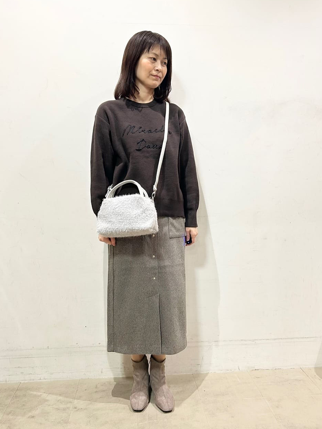 Mさんの「SHOO･LA･RUE｜【洗濯機可/ちくちくしにくい】大人のための スウェットライク刺繍ロゴニット」を使ったコーディネート