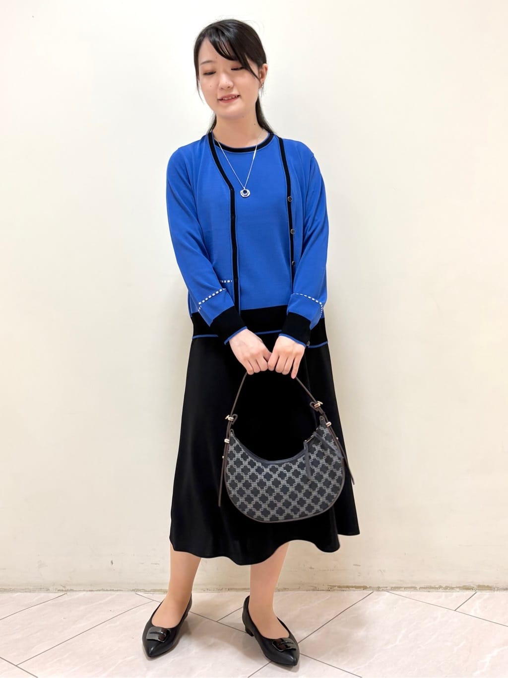 mikiさんの「Reflect｜【WEB先行カラーあり／手洗い可／アンサンブル可】バイカラーカーディガン」を使ったコーディネート