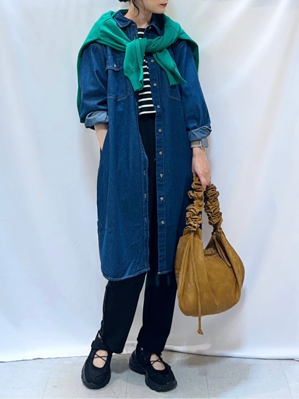 𝐇𝐢𝐫𝐨𝐦𝐢さんの「SHOO･LA･RUE｜【S-LL】インせず決まる 背中タック入り パフ袖トップス」を使ったコーディネート